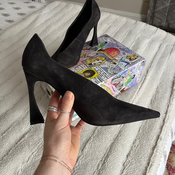 Jeffrey Campbell Hints Pump in Brown Suede - Picture 3 of 7